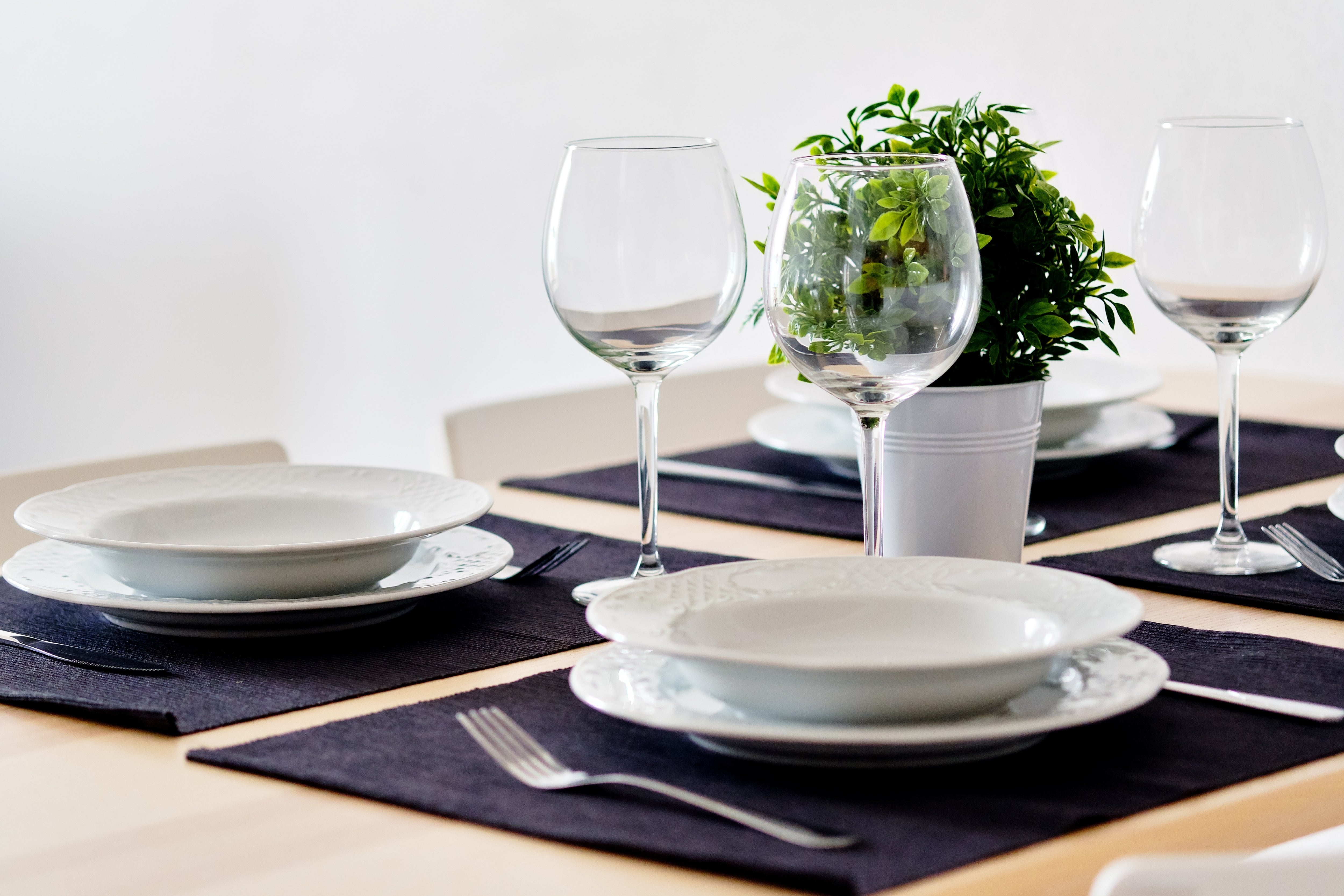Why Is Fine Diamond China Considered The Best?