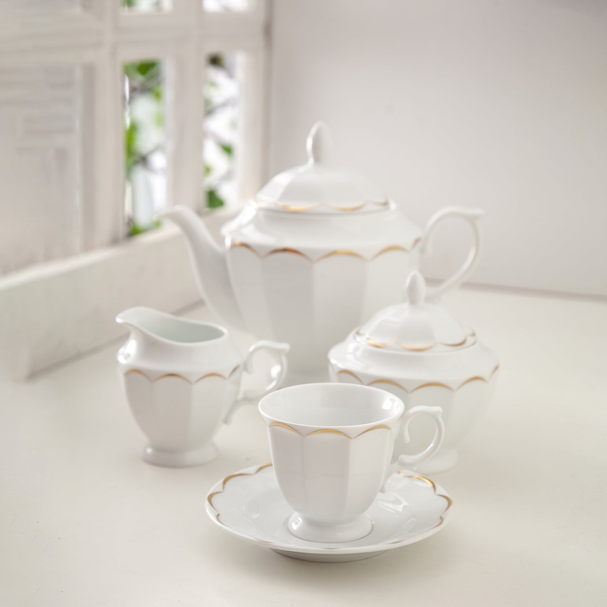Narciss Gold 6 Person Tea Set