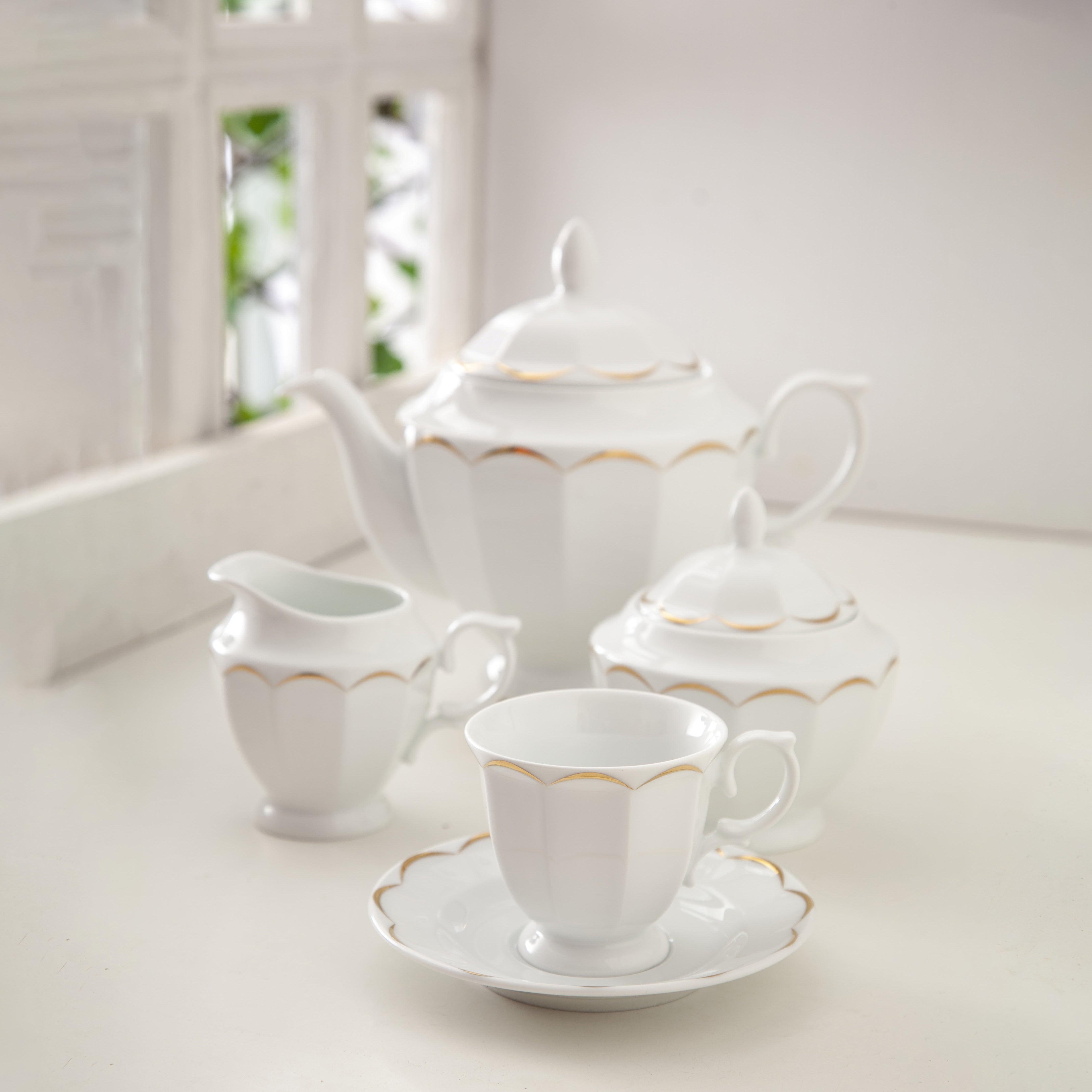 Narciss Gold 6 Person Tea Set